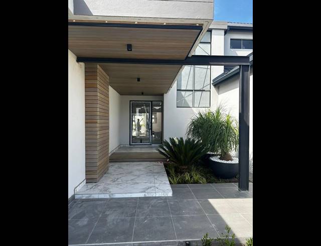 4 BEDROOM HOUSE FOR SALE IN MIDSTREAM HEIGHTS